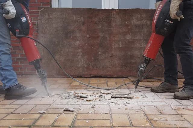 Jak skuć beton szybko i skutecznie: najważniejsze narzędzia i techniki