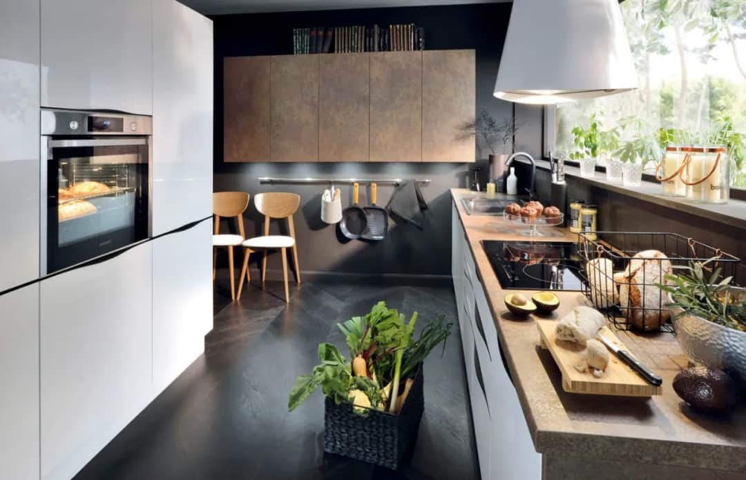 Jak udekorować parapet w kuchni: inspiracje, które zachwycą i urządzają.