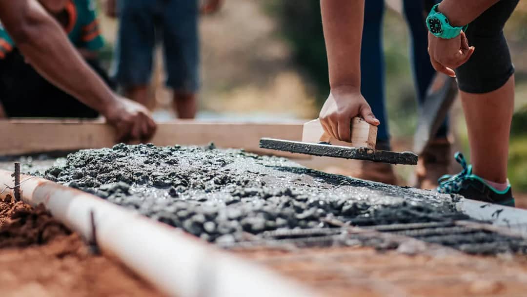 Ile waży m³ cementu? Kluczowe informacje i proporcje do betonu