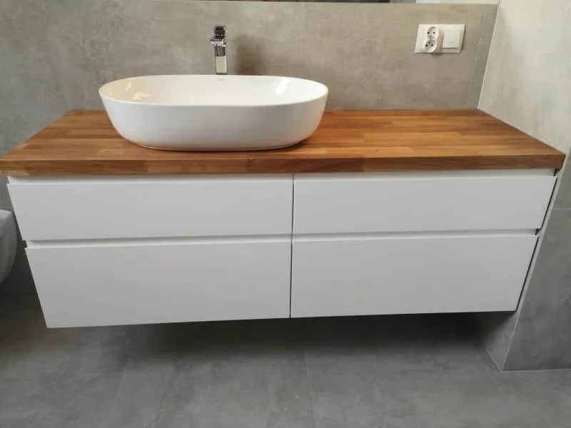 Ile kosztuje szafka pod umywalkę u stolarza? Ceny i czynniki wpływające na koszt