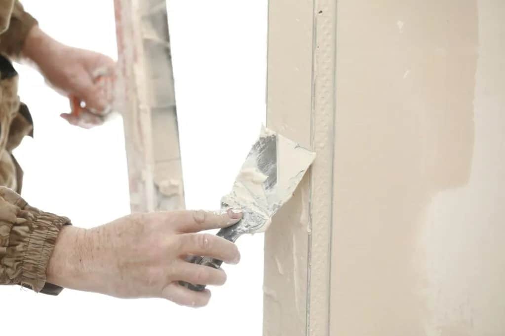 Czym wyrównać ściany? 5 skutecznych metod i materiałów