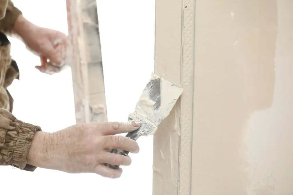 Czym wyrównać ściany? 5 skutecznych metod i materiałów