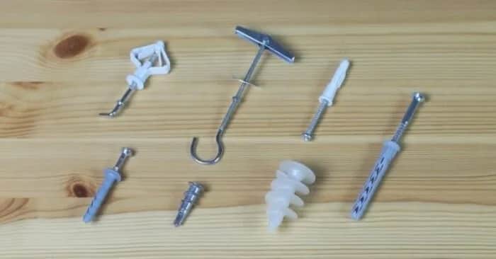 Jakie kołki do szafek wiszących zapewnią bezpieczeństwo i stabilność?