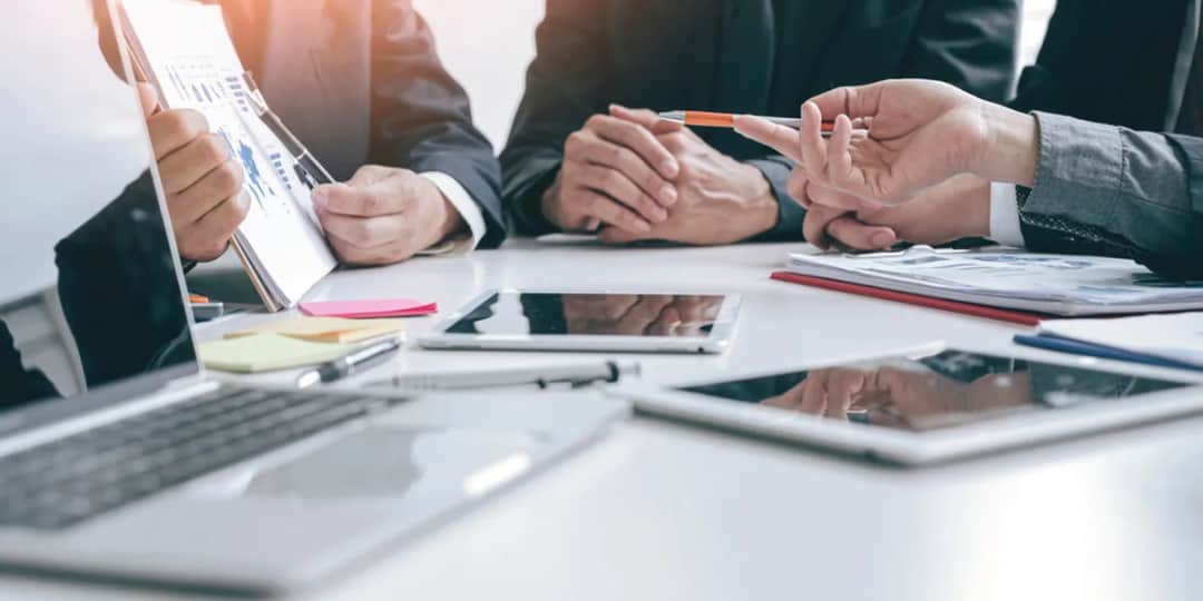 Strategie filmowych struktur narracyjnych i ich wpływ na widza